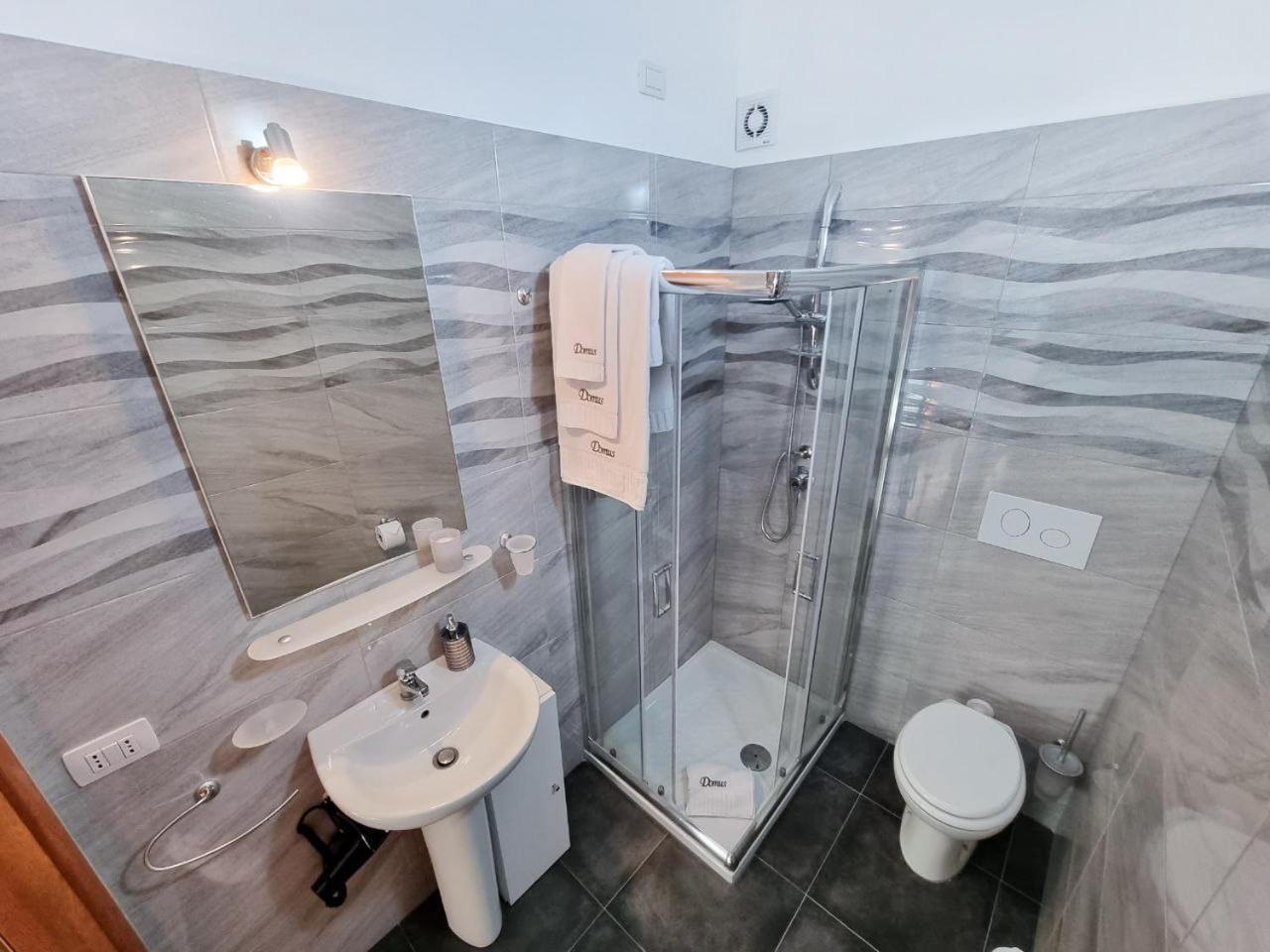 Bb Domus Catanzaro Bed and Breakfast Rum bild
